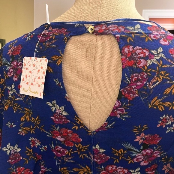 FREE People Womens Small Floral Blouse Top Ruffle Front Keyhole Back NWT - Picture 6 of 10
